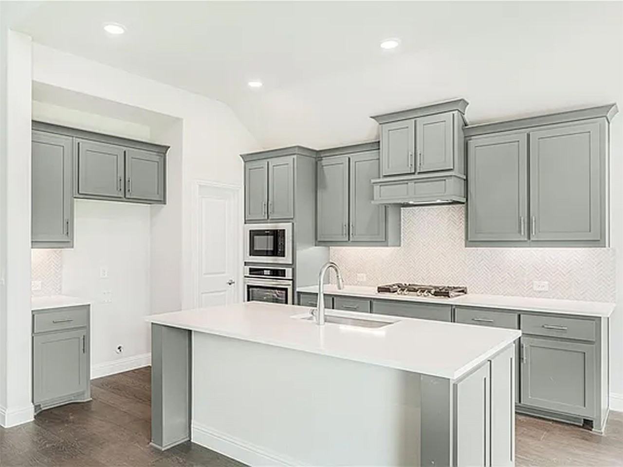 1010 Ridgehurst Rd - Photo 4 of 29