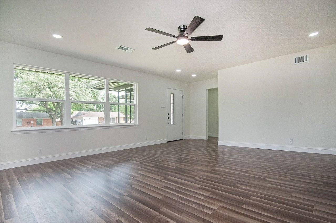 2608 Lockhart Ave - Photo 6 of 17