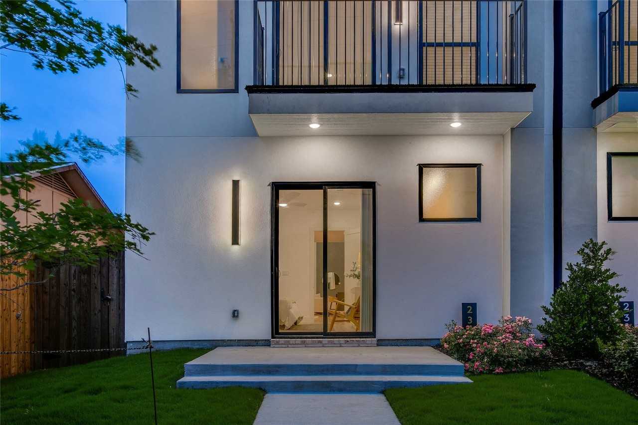 2313 S Vernon Ave - Photo 2 of 40