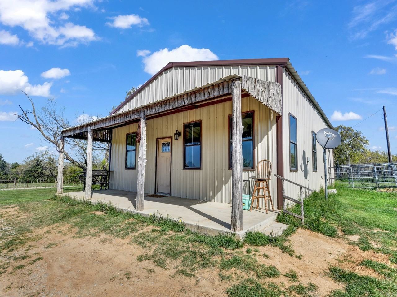 4507 County Road 2690 - Photo 3 of 10