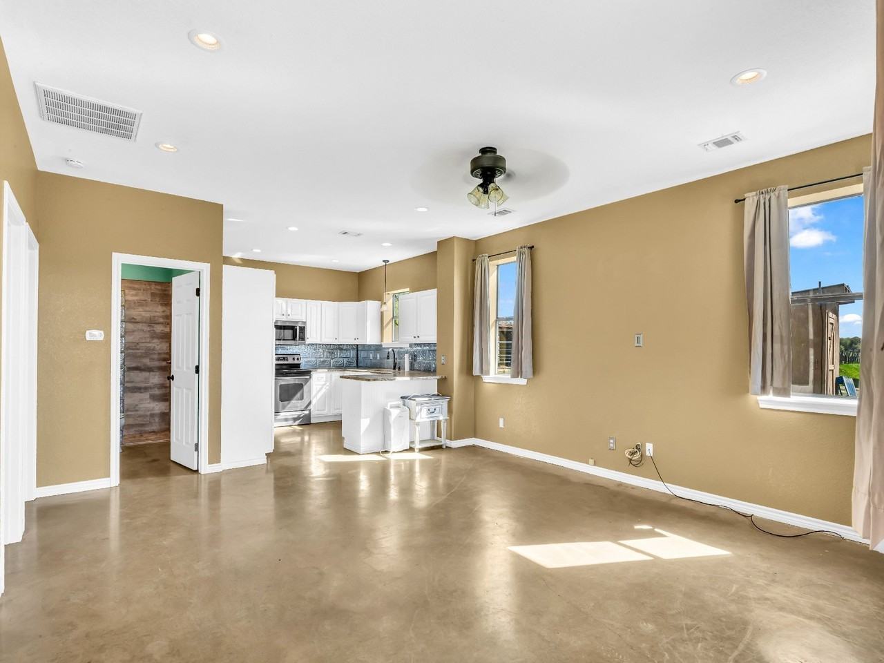 4507 County Road 2690 - Photo 4 of 10