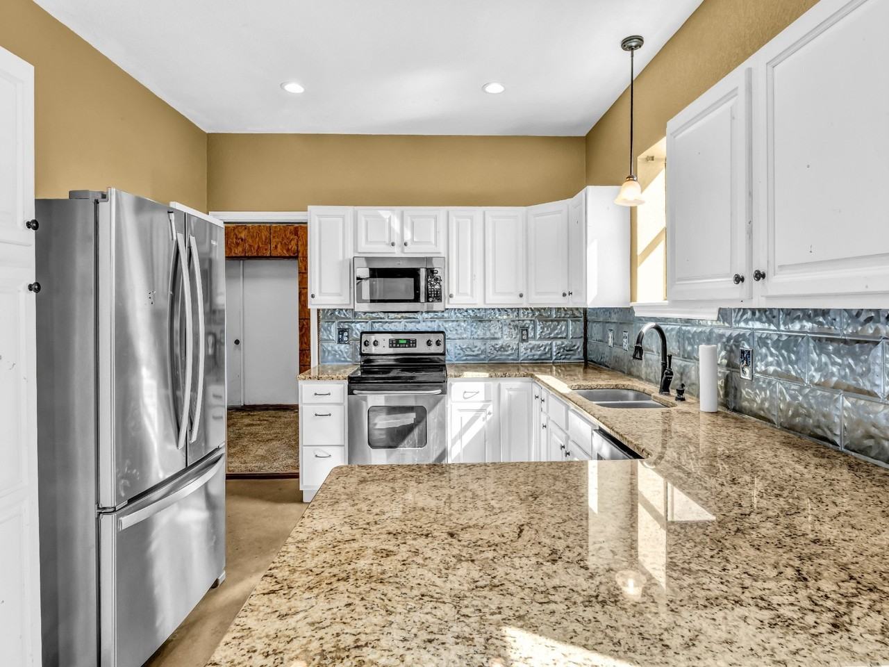 4507 County Road 2690 - Photo 5 of 10