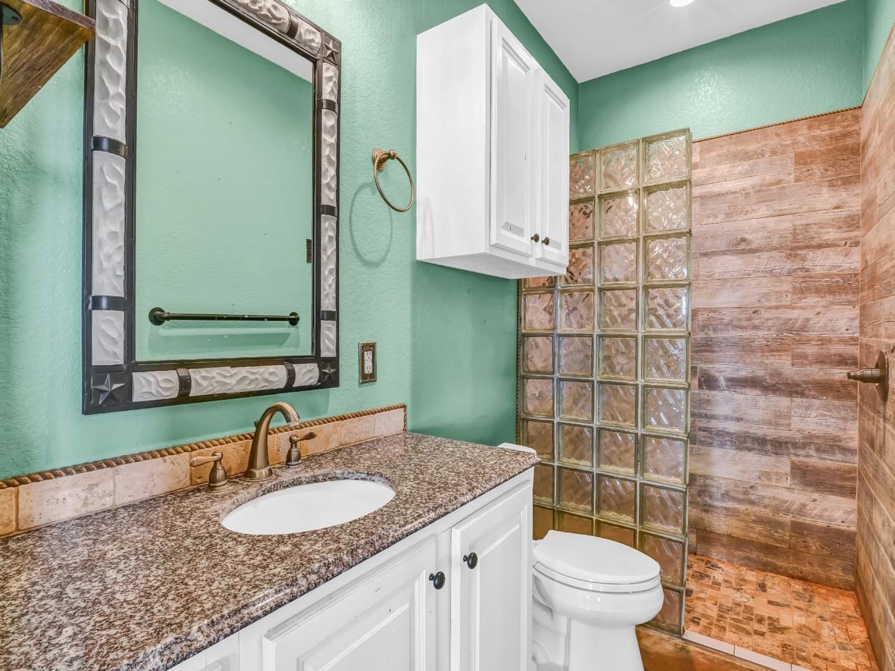 4507 County Road 2690 - Photo 6 of 10