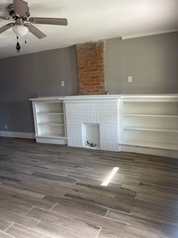 402 Graham Ave - Photo 6 of 23