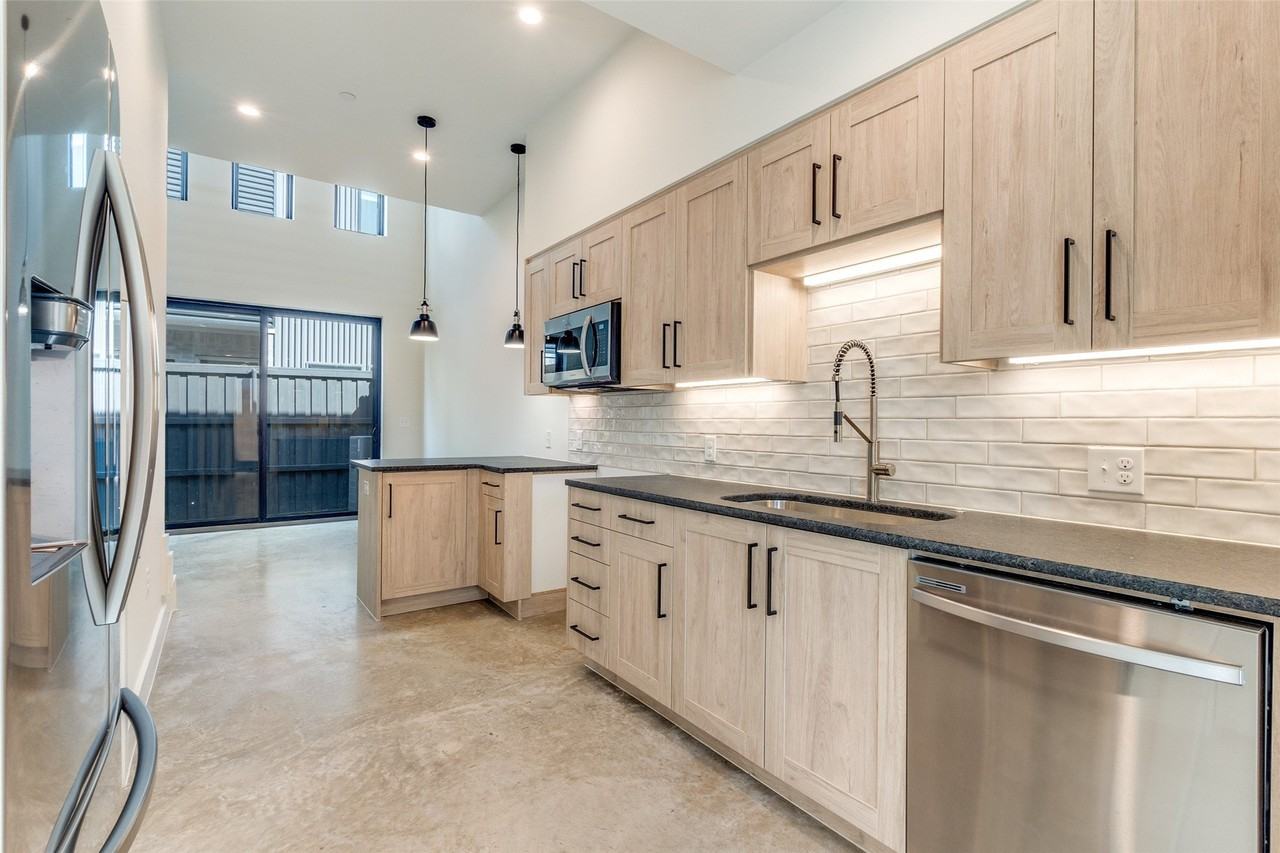 4715 Live Oak St #113 - Photo 5 of 16