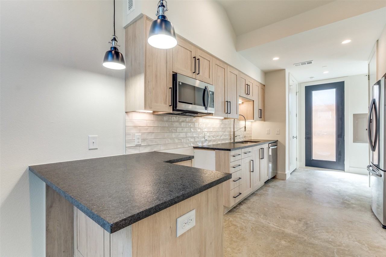 4715 Live Oak St #113 - Photo 6 of 16