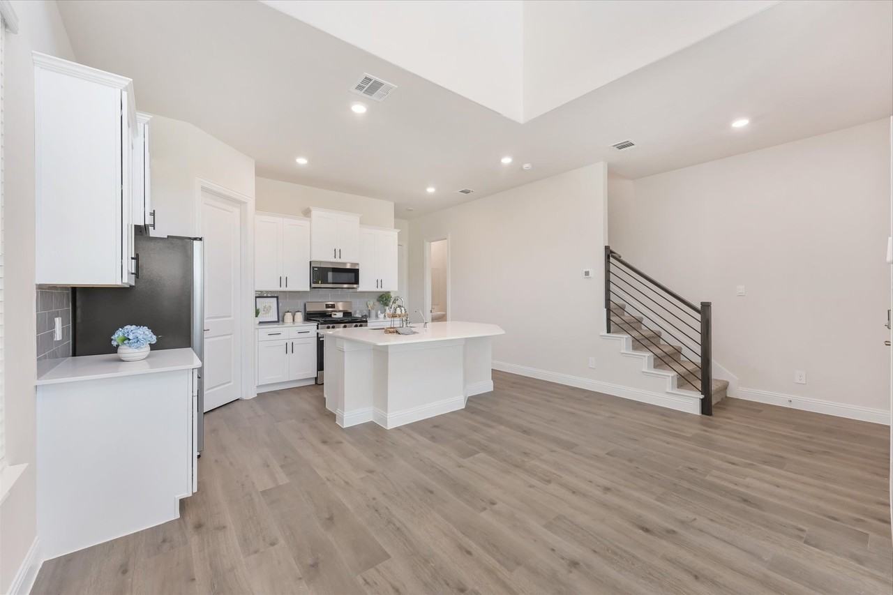 4550 Community Ct - Photo 5 of 24