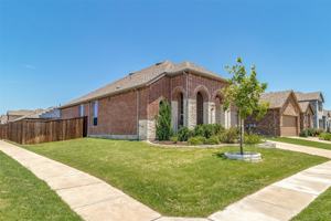 featured image of 1130 Chatsworth Dr