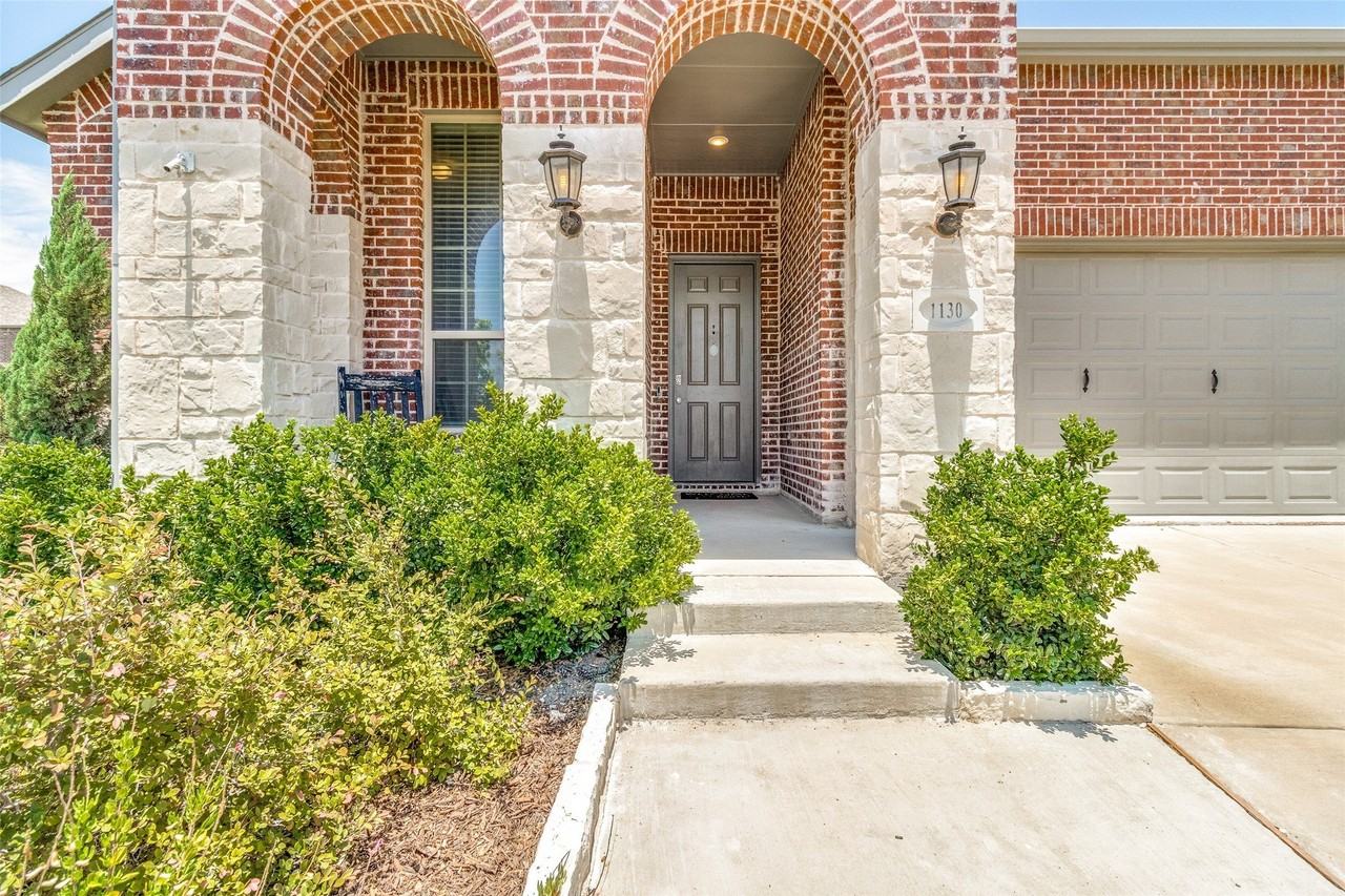 1130 Chatsworth Dr - Photo 3 of 25