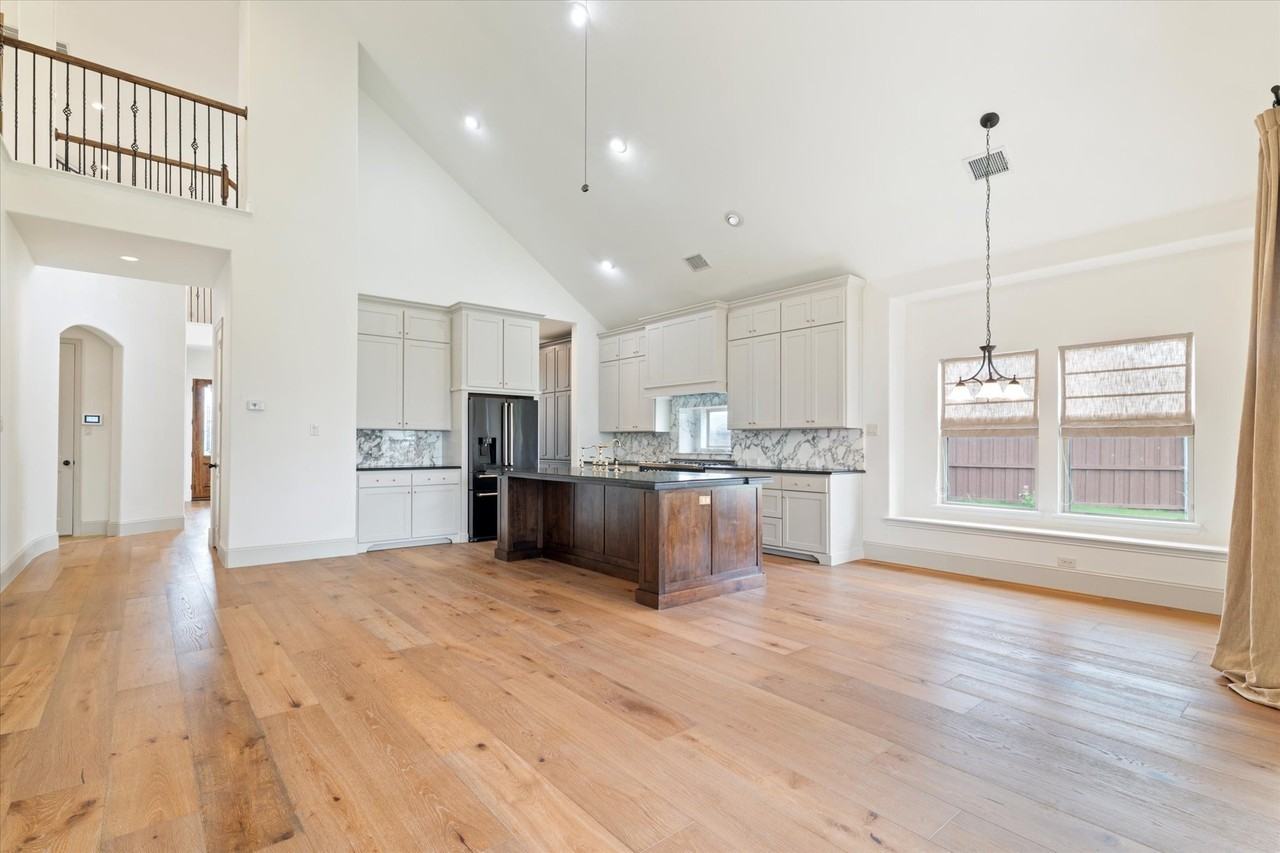 1040 Edgefield Ln - Photo 7 of 32