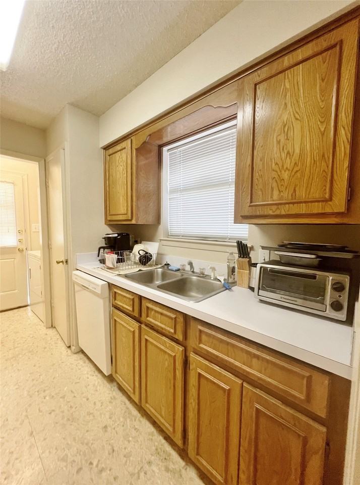 1110 S Rusk St #A - Photo 3 of 8
