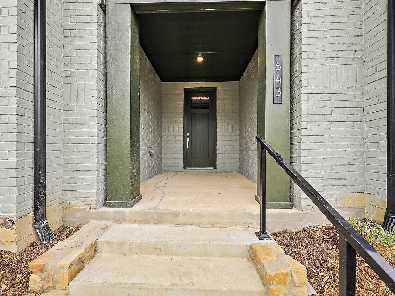 543 Eiseley Dr - Photo 2 of 24