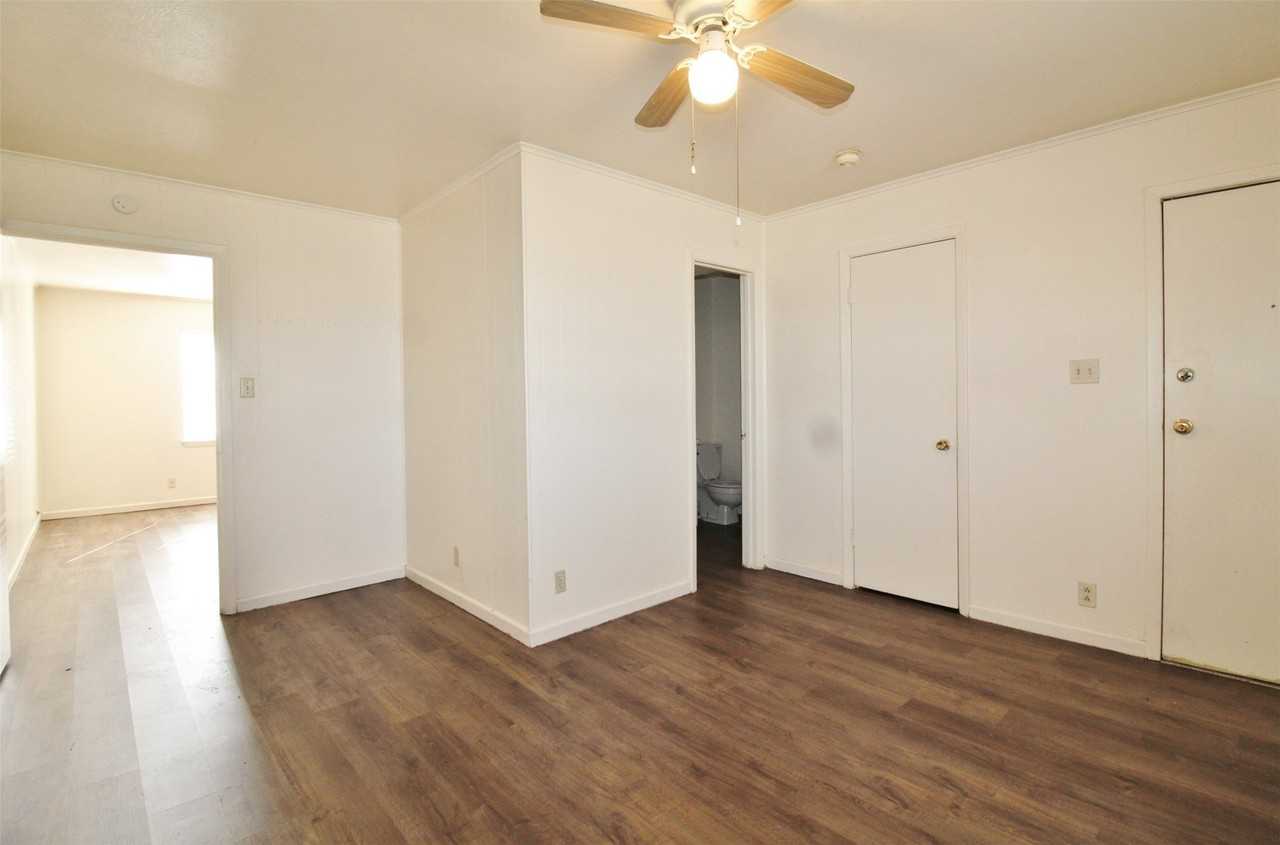 715 E 3rd St #2 - Photo 4 of 8