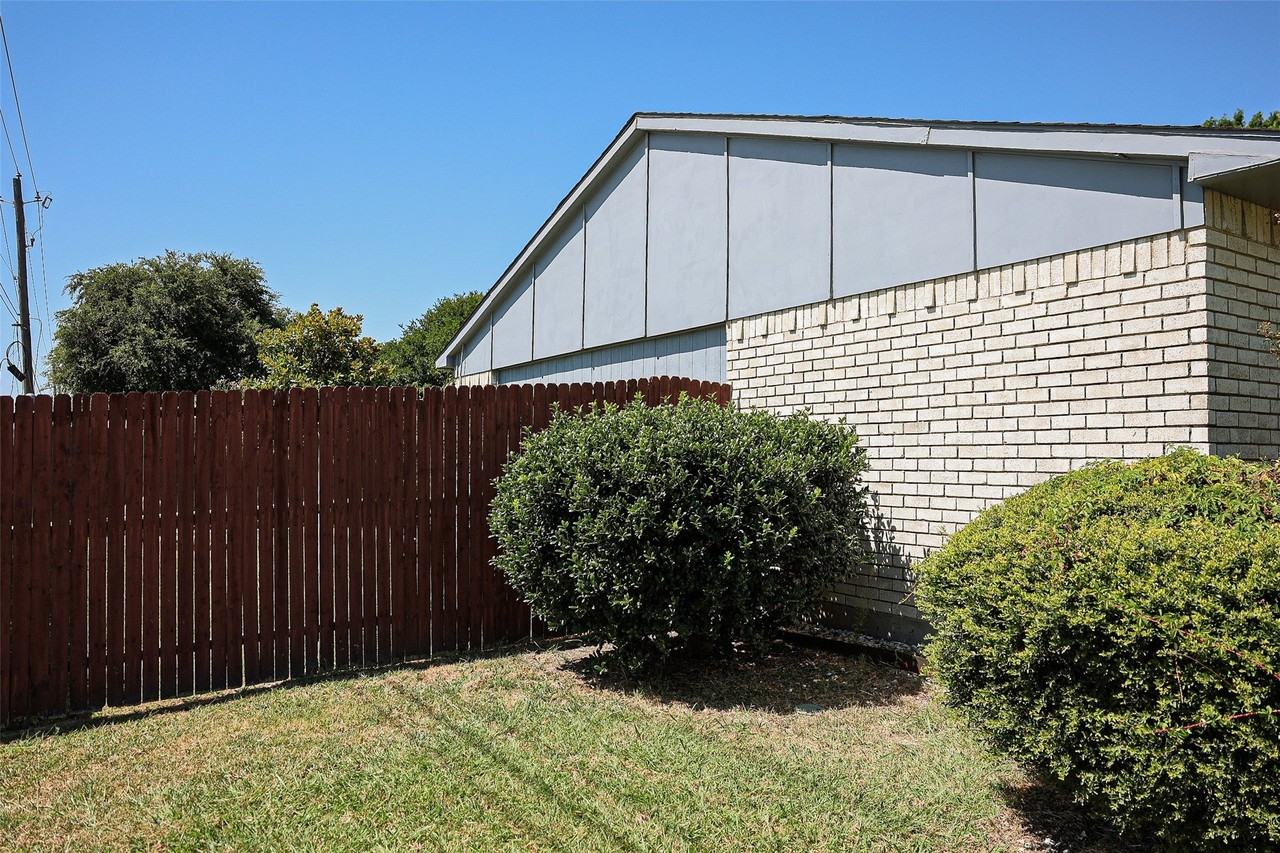 5236 Hawse Dr - Photo 2 of 30