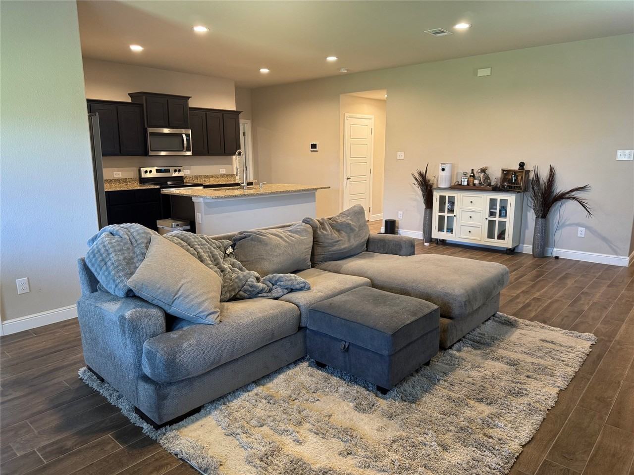716 Griffith Park Trl - Photo 2 of 7
