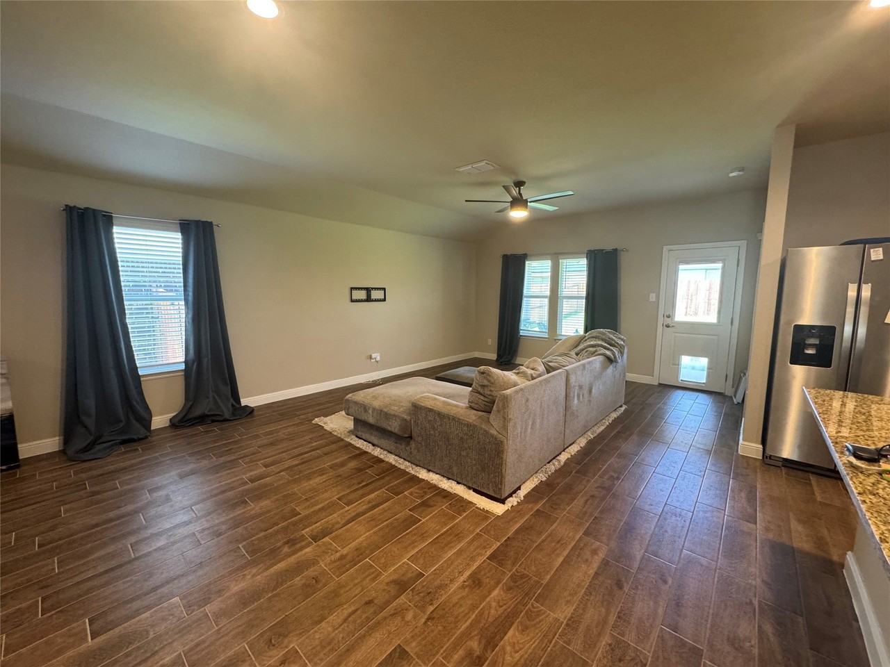 716 Griffith Park Trl - Photo 3 of 7