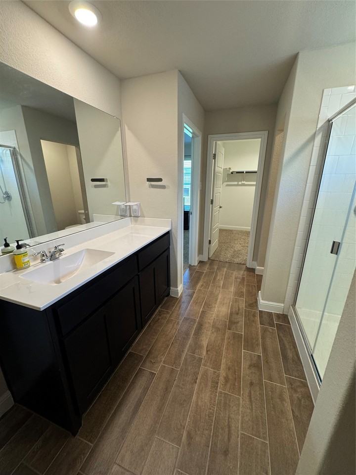 716 Griffith Park Trl - Photo 4 of 7
