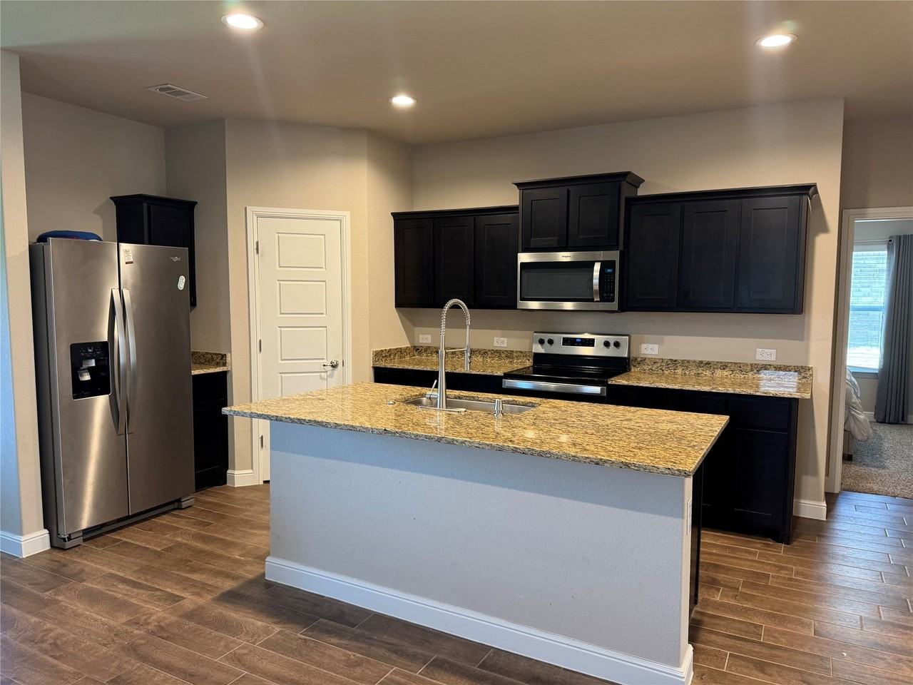 716 Griffith Park Trl - Photo 5 of 7