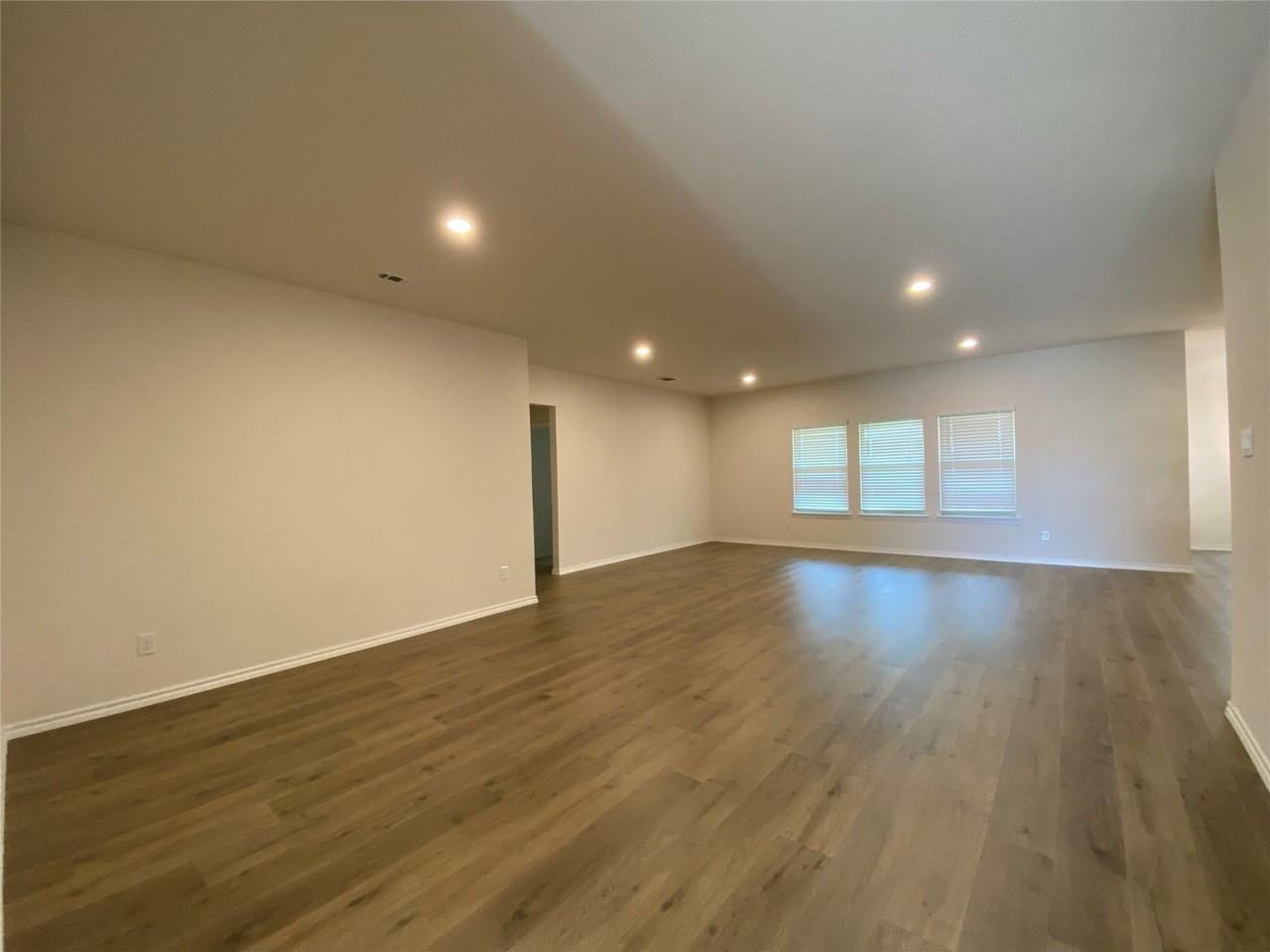159 Mapleoak Dr - Photo 3 of 40