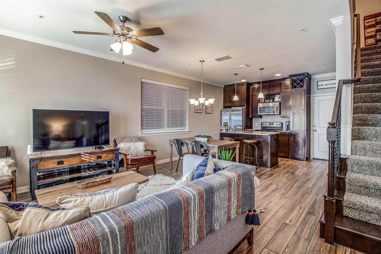 310 N Chestnut St #1 - Photo 4 of 12