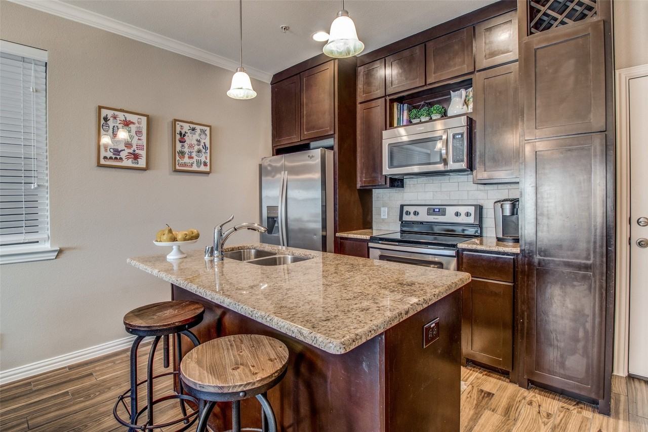 310 N Chestnut St #1 - Photo 5 of 12