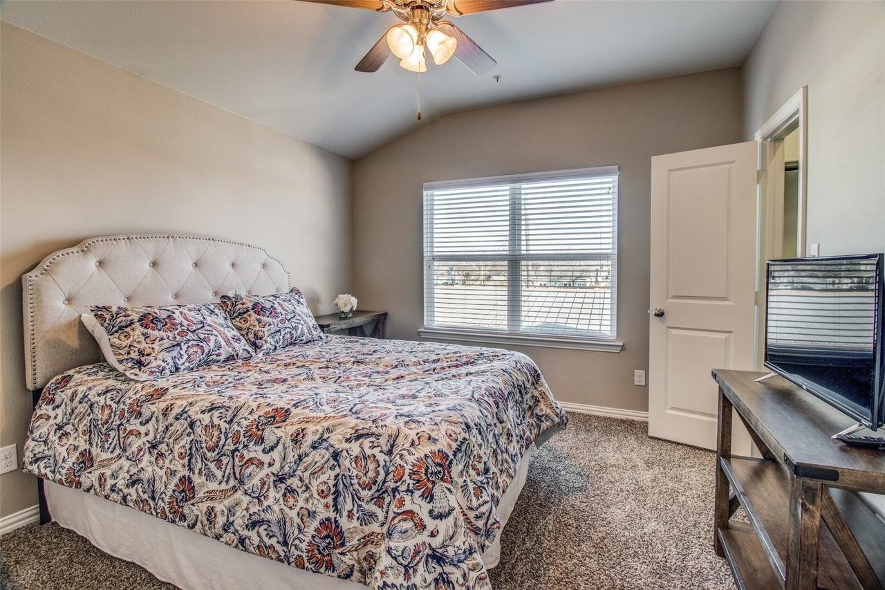 310 N Chestnut St #1 - Photo 7 of 12