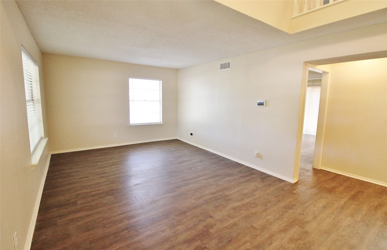 900 Valley Ridge Dr - Photo 4 of 21