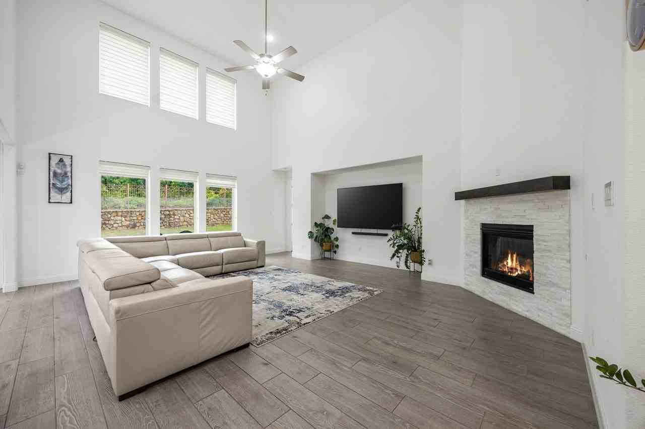 10736 Smoky Oak Trl - Photo 5 of 28