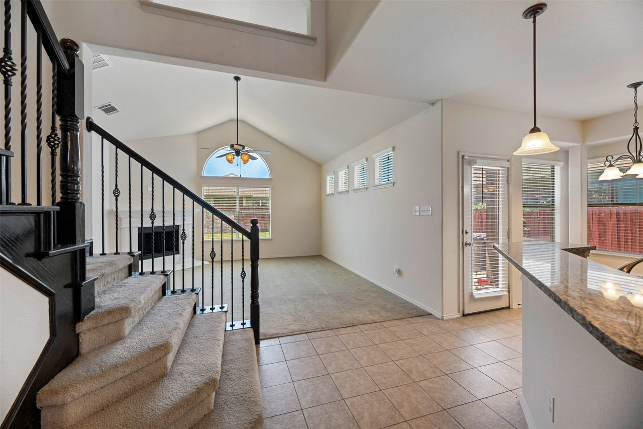 1636 Quail Grove Dr - Photo 7 of 32