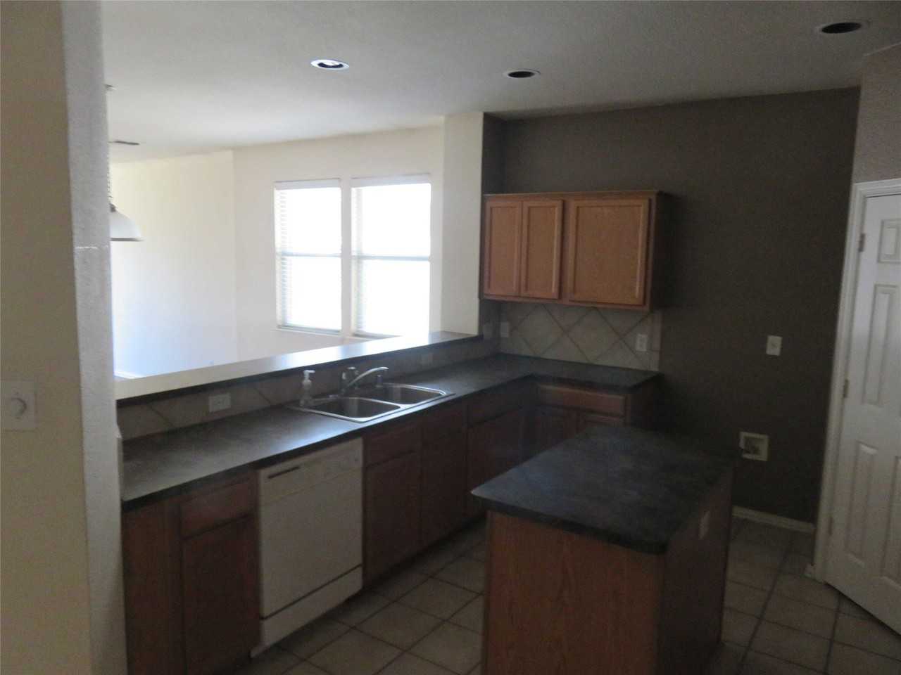 5804 Mariposa Dr - Photo 2 of 23