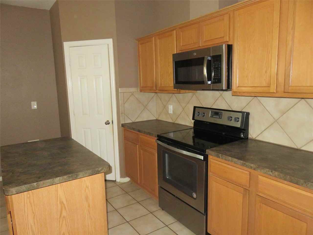 5804 Mariposa Dr - Photo 3 of 23
