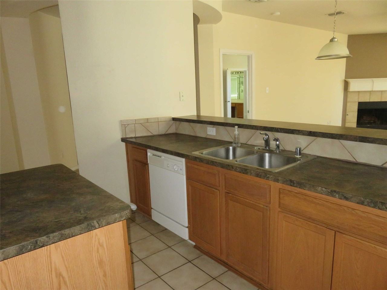 5804 Mariposa Dr - Photo 5 of 23