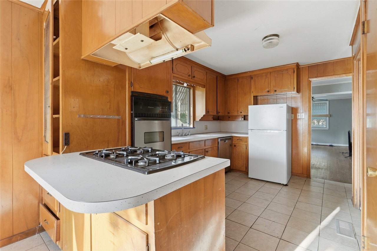 2204 Tierney Rd - Photo 3 of 18