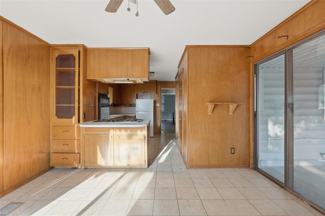 2204 Tierney Rd - Photo 4 of 18