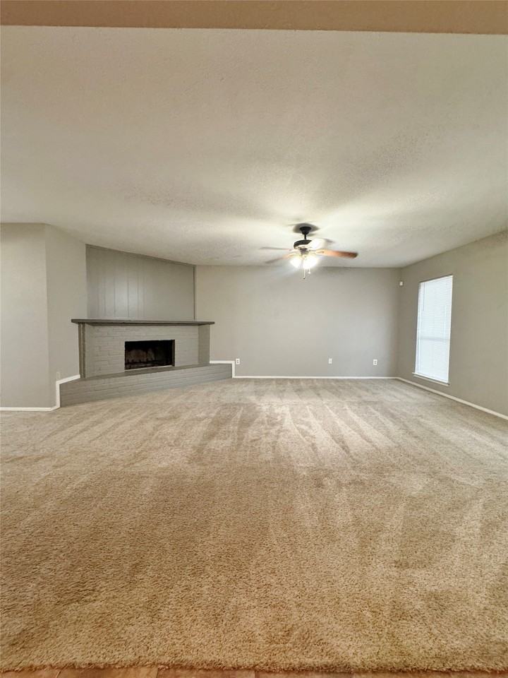 1146 Meadow Creek Dr - Photo 3 of 16