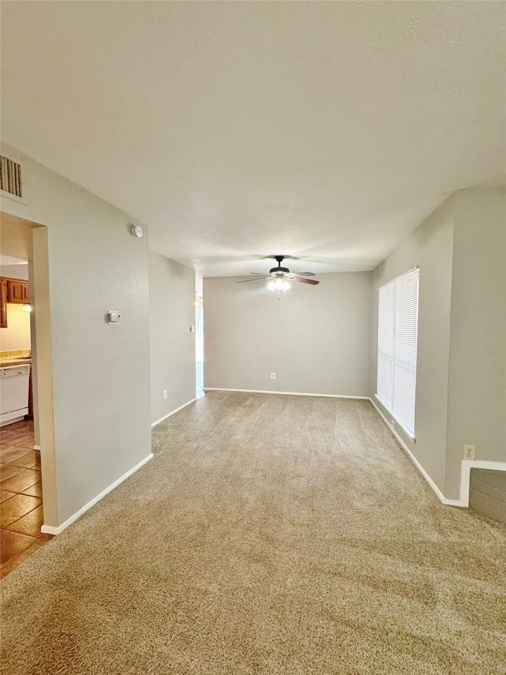1146 Meadow Creek Dr - Photo 5 of 16