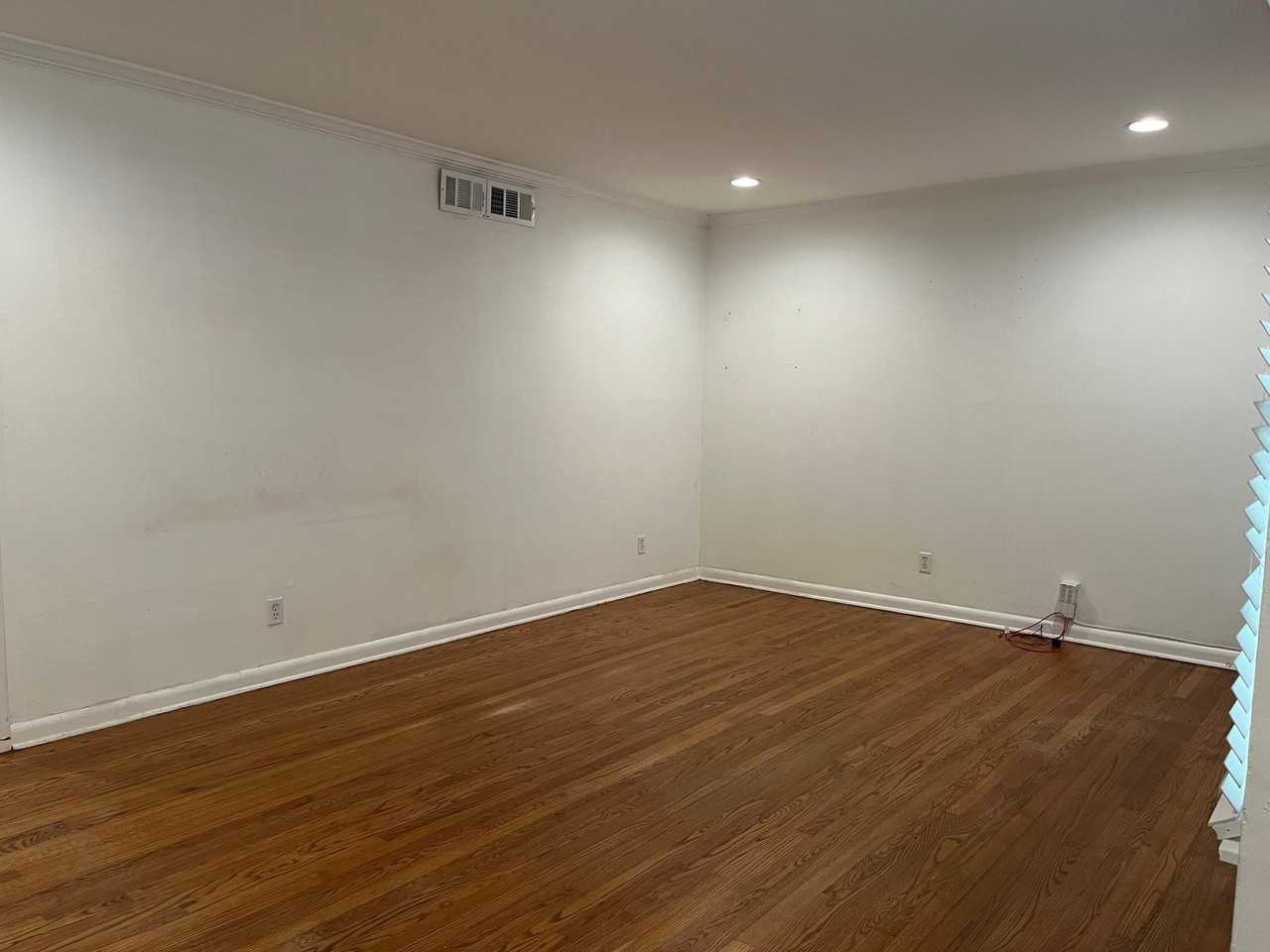 9532 Dixie Ln - Photo 3 of 14