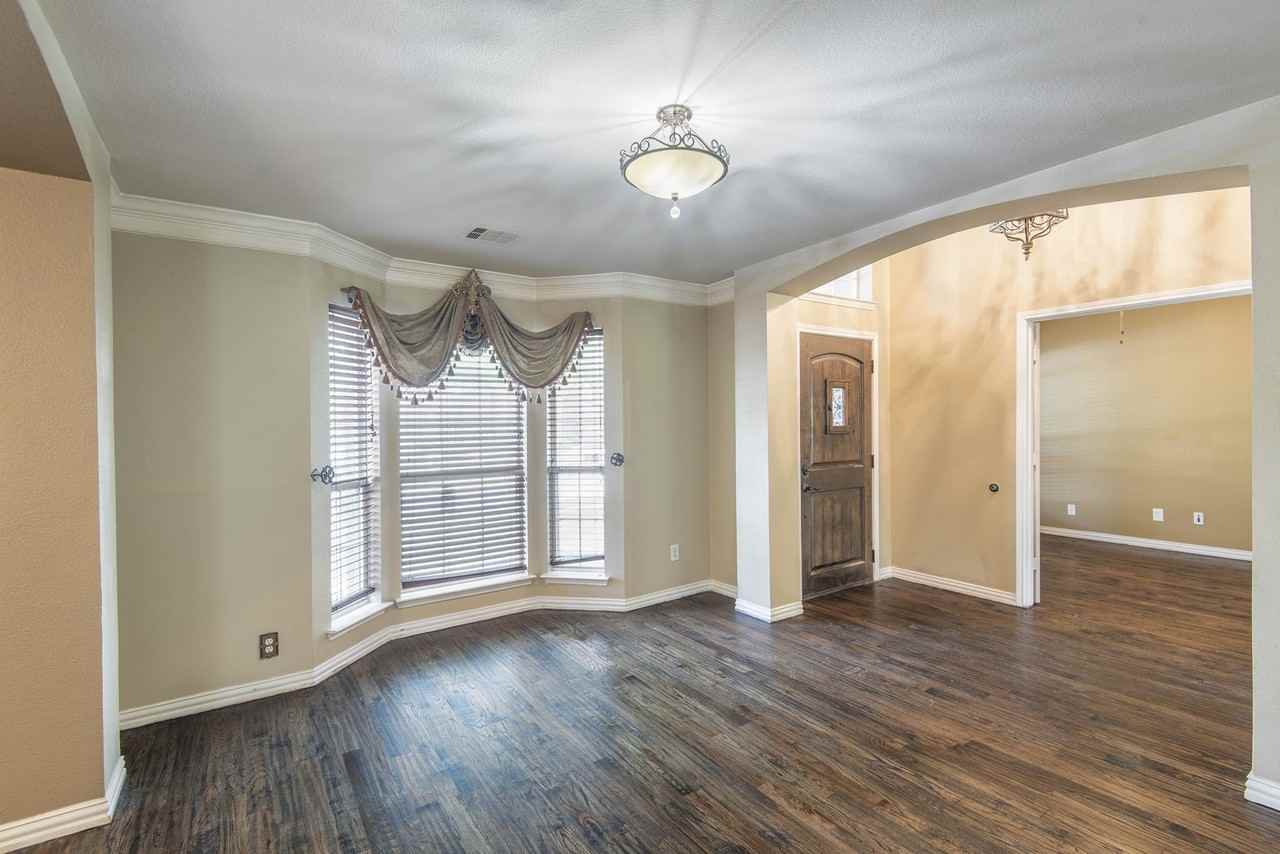 1169 London Dr - Photo 5 of 25