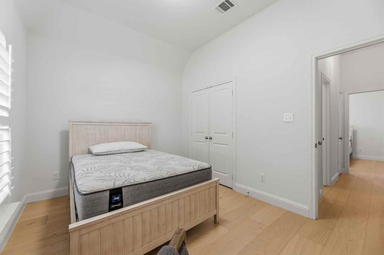 505 Inwood St - Photo 6 of 40
