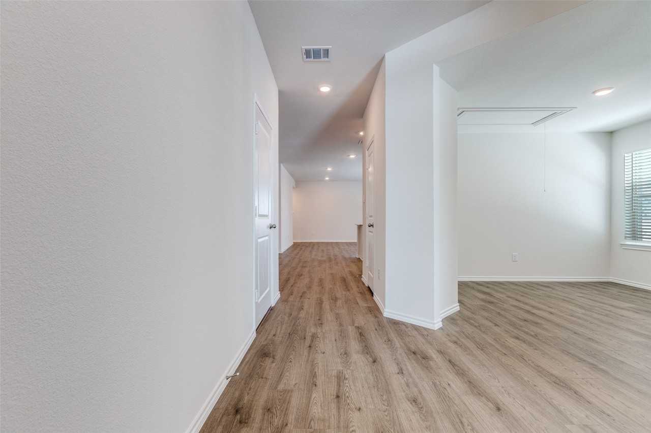 1640 Basalt Ln - Photo 3 of 23