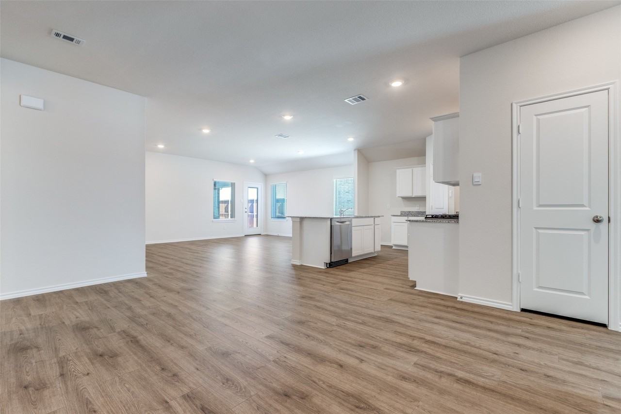 1640 Basalt Ln - Photo 4 of 23