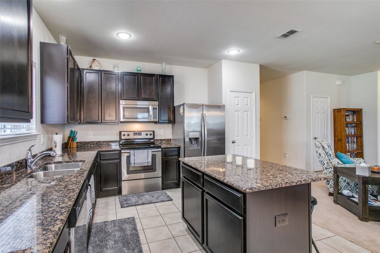 2400 Gelbray Pl - Photo 4 of 21