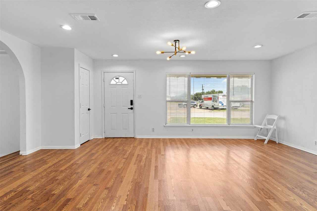 3611 Bonzer St - Photo 3 of 17