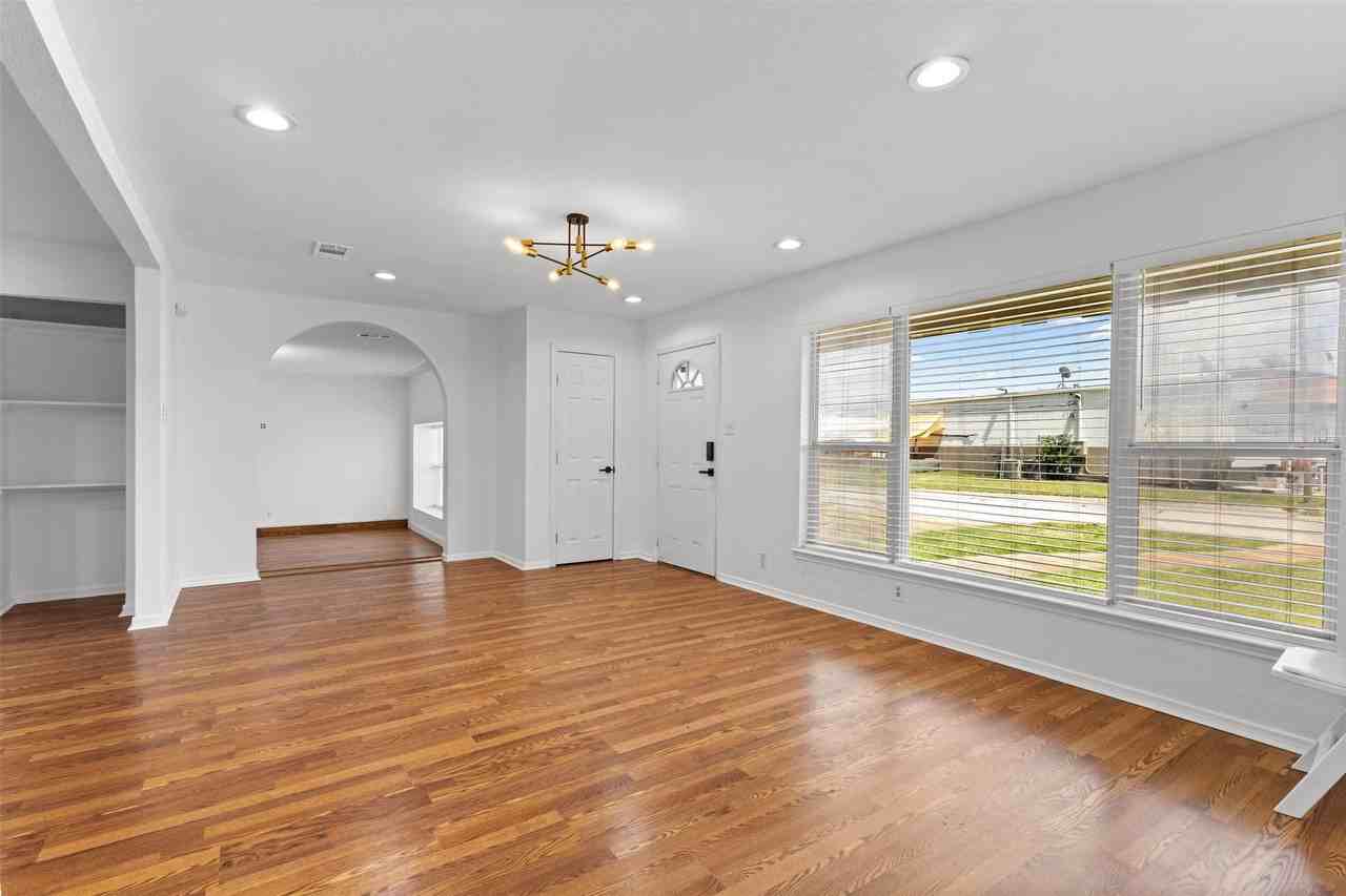 3611 Bonzer St - Photo 4 of 17