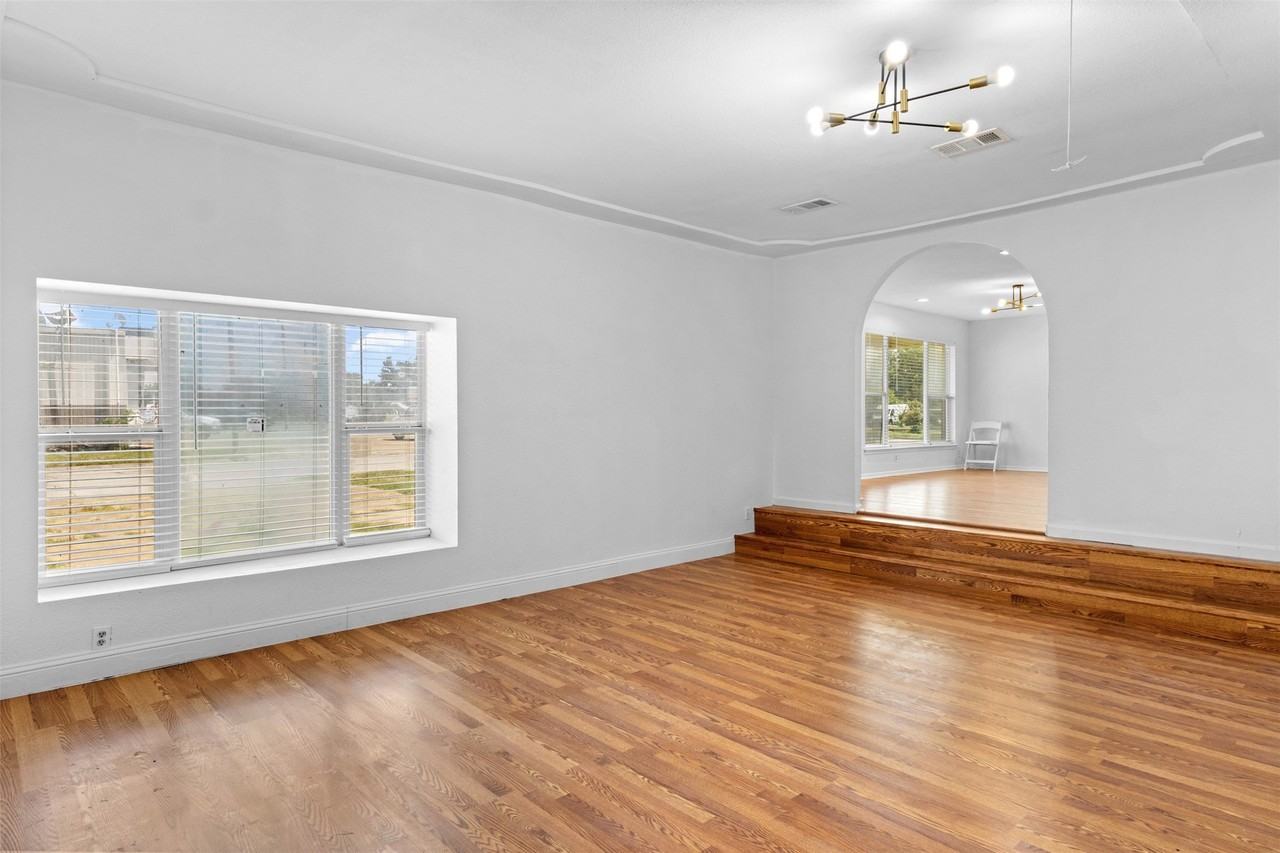 3611 Bonzer St - Photo 5 of 17