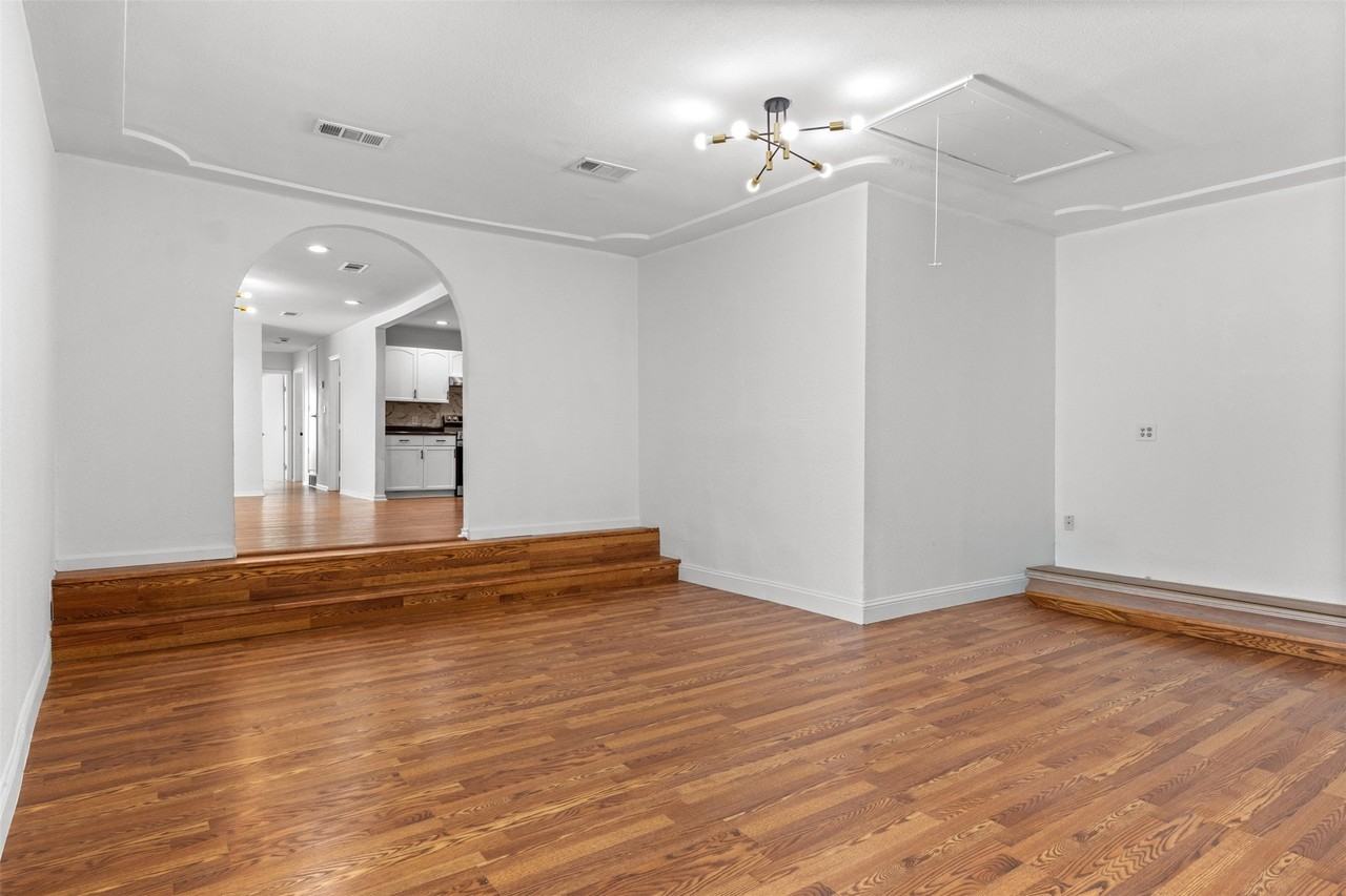 3611 Bonzer St - Photo 6 of 17