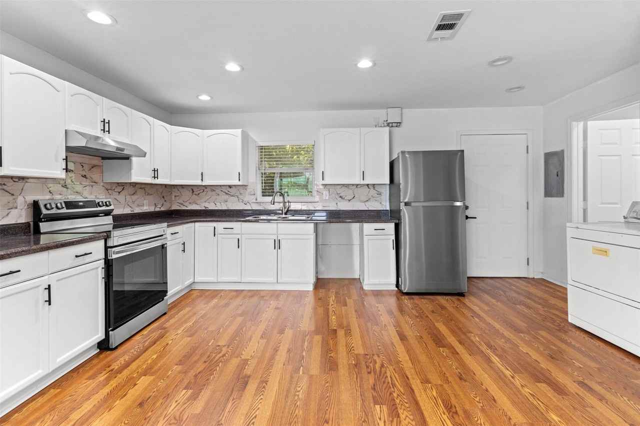 3611 Bonzer St - Photo 7 of 17