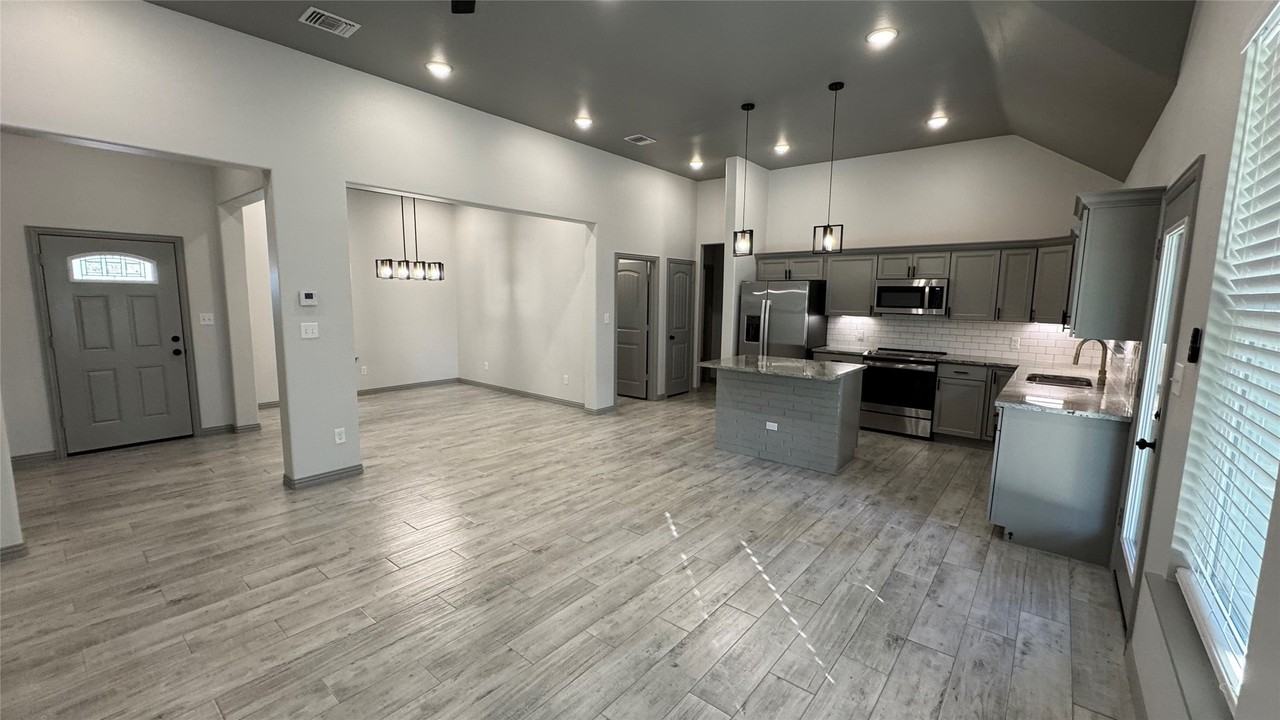 207 S 4th St - Photo 3 of 15