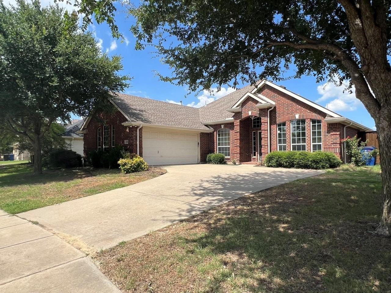 5330 Golfside Dr - Photo 2 of 21