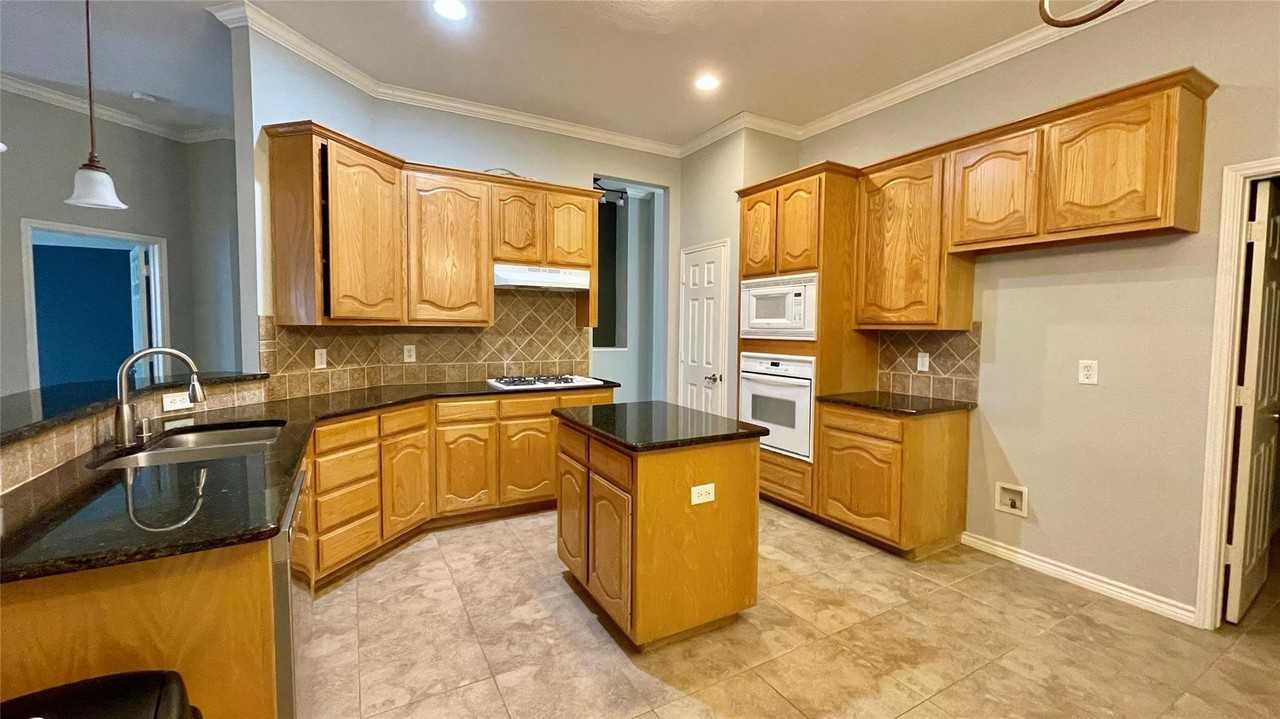 5330 Golfside Dr - Photo 5 of 21
